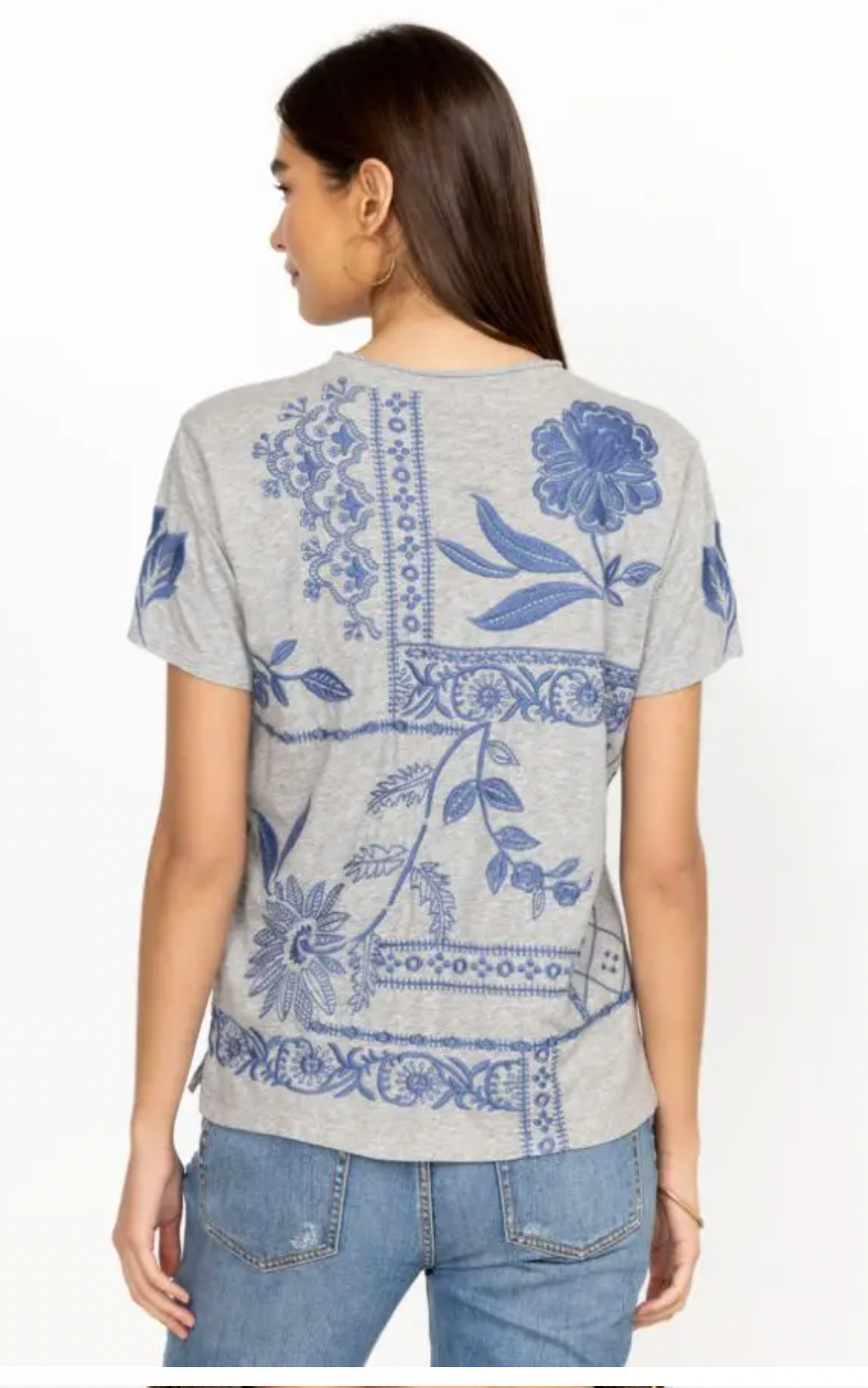 LYRA RELAXED CREW NECK TEE/  JOHNNY WAS